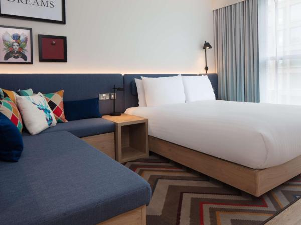 Hampton by Hilton York Piccadilly : photo 3 de la chambre chambre lit queen-size avec canapé-lit