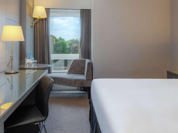 DoubleTree by Hilton Bristol City Centre : photo 1 de la chambre chambre lit queen-size 