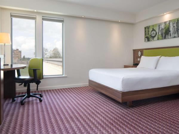 Hampton by Hilton York : photo 1 de la chambre chambre lit queen-size - pour personnes à mobilité réduite
