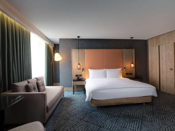 Hilton London Bankside : photo 1 de la chambre chambre lit king-size exctive - accs au salon