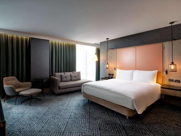 Hilton London Bankside : photo 3 de la chambre chambre lit king-size exéctive - accès au salon