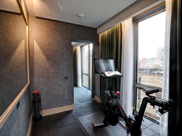 Hilton London Bankside : photo 2 de la chambre chambre lit king-size avec vlo peloton