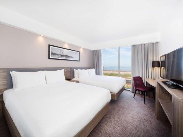 Hampton By Hilton Blackpool : photo 1 de la chambre chambre double avec 2 lits doubles - vue sur mer