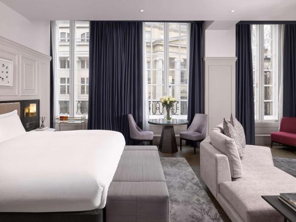 The Trafalgar St. James, London Curio collection by Hilton : photo 1 de la chambre suite studio