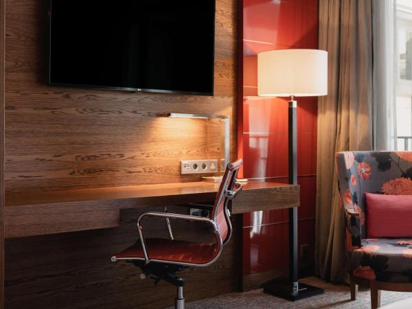 Hilton The Hague : photo 1 de la chambre chambre lit king-size exéctive - accès au salon