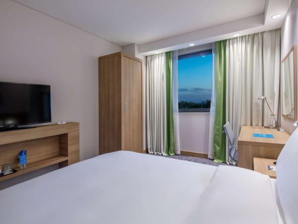 Hampton by Hilton Istanbul Zeytinburnu : photo 4 de la chambre chambre lit queen-size 