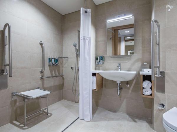 Hampton by Hilton Istanbul Zeytinburnu : photo 6 de la chambre chambre lit queen-size