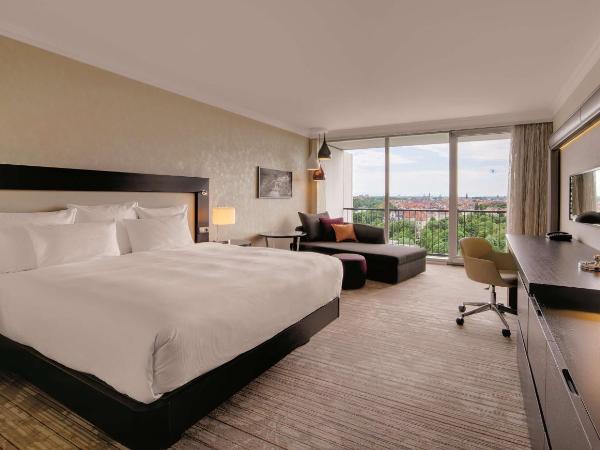 Hilton Munich Park : photo 2 de la chambre chambre lit king-size de luxe - vue sur parc.