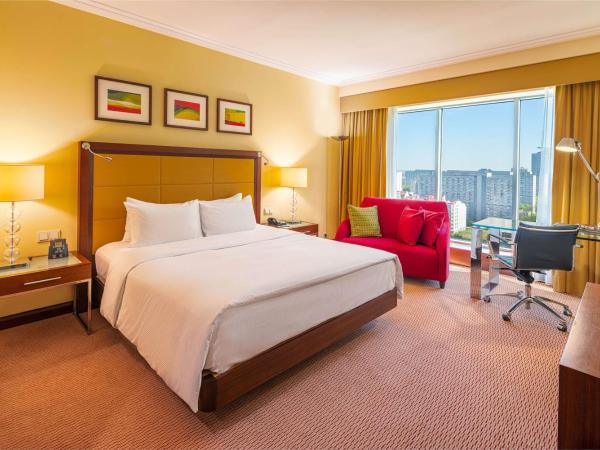 Hilton Warsaw City Hotel : photo 1 de la chambre chambre lit king-size