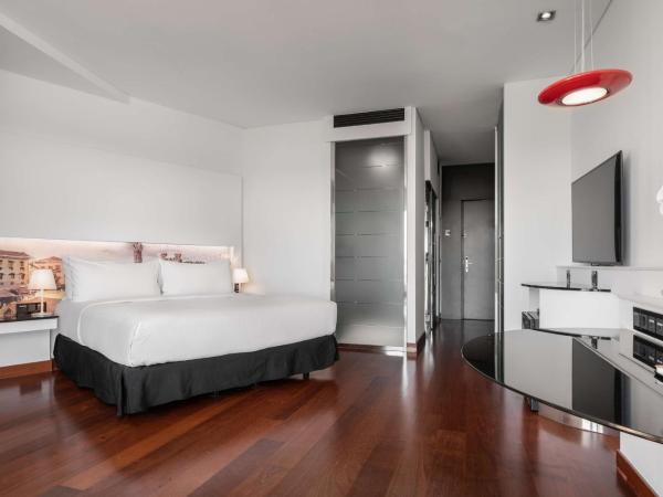 Hilton Madrid Airport : photo 3 de la chambre chambre exécutive premium d'angle avec lit king-size 