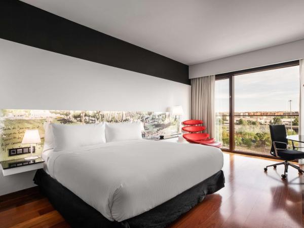 Hilton Madrid Airport : photo 5 de la chambre chambre lit king-size