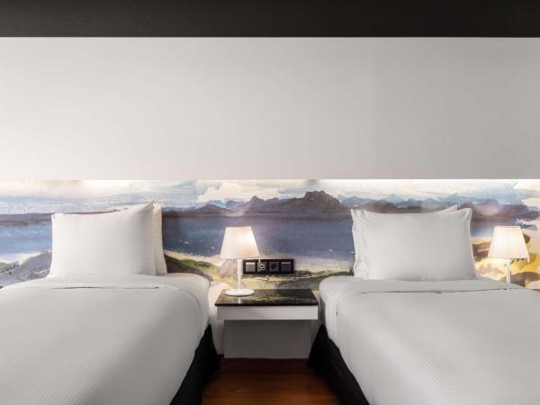 Hilton Madrid Airport : photo 3 de la chambre chambre lits jumeaux exécutive