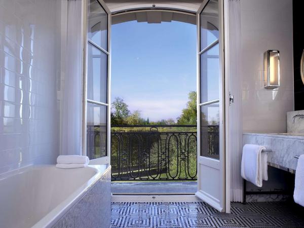 Waldorf Astoria Versailles - Trianon Palace : photo 5 de la chambre suite junior lit king-size - palace 5 Étoiles - vue sur parc