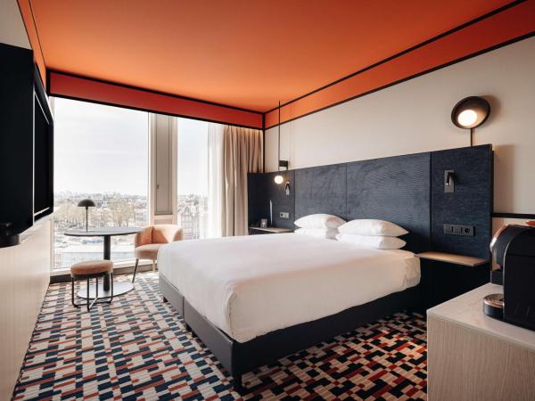 DoubleTree by Hilton Amsterdam Centraal Station : photo 1 de la chambre chambre lit king-size deluxe - vue sur ville