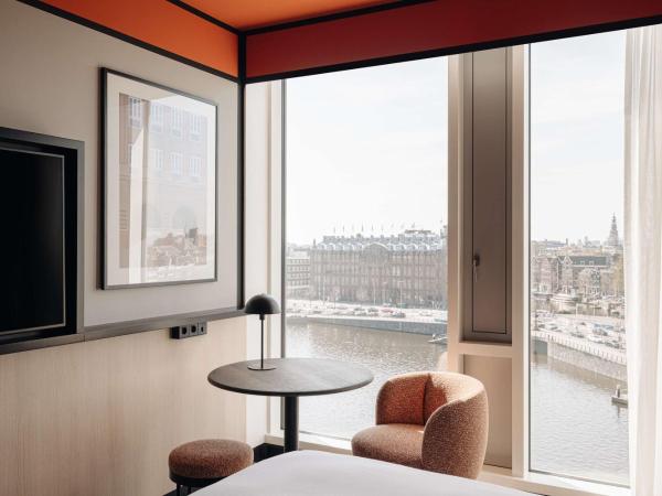 DoubleTree by Hilton Amsterdam Centraal Station : photo 5 de la chambre chambre lit king-size deluxe - vue sur ville