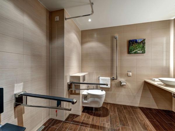 Hilton Garden Inn Davos : photo 4 de la chambre chambre lit king-size - accessible aux personnes à mobilité réduite