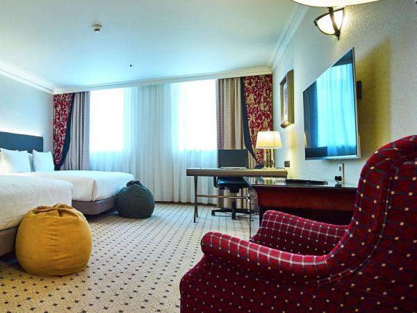 Hilton Antwerp Old Town : photo 2 de la chambre chambre king exécutive avec 2 lits king-size