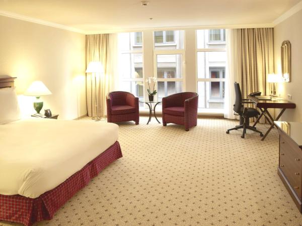 Hilton Antwerp Old Town : photo 3 de la chambre chambre lit king-size exécutive