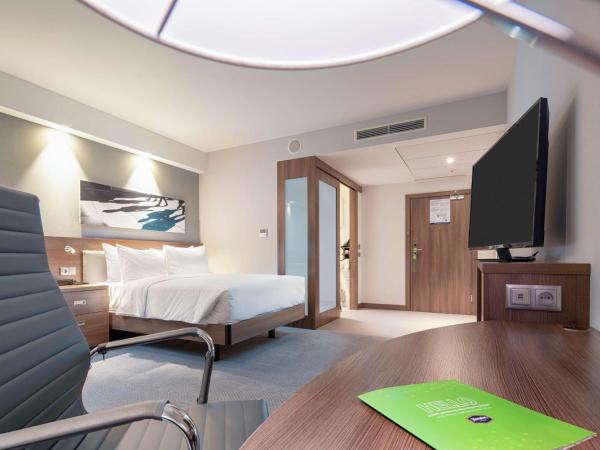 Hampton By Hilton Warsaw Mokotow : photo 3 de la chambre chambre lit queen-size avec canapé-lit