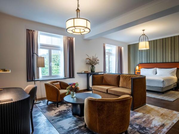 DoubleTree By Hilton Brussels City : photo 1 de la chambre suite junior lit king-size avec vue 