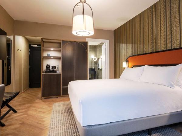 DoubleTree By Hilton Brussels City : photo 5 de la chambre chambre lit king-size avec canapé-lit