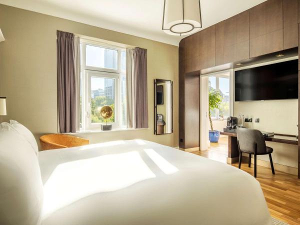 DoubleTree By Hilton Brussels City : photo 1 de la chambre suite 1 chambre lit king-size avec vue