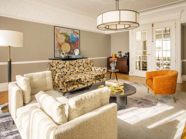 DoubleTree By Hilton Brussels City : photo 7 de la chambre suite 1 chambre lit king-size avec vue