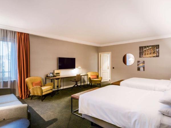 Hilton Brussels Grand Place : photo 4 de la chambre chambre familiale avec 2 lits queen-size