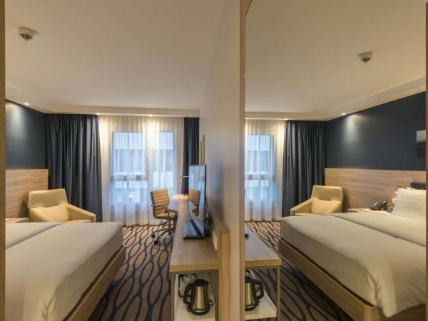 Hampton By Hilton Frankfurt Airport : photo 3 de la chambre chambre lit queen-size 