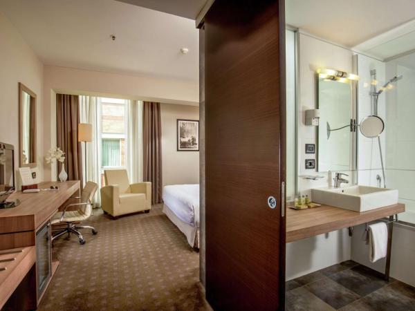 DoubleTree By Hilton Milan : photo 1 de la chambre chambre lit king-size
