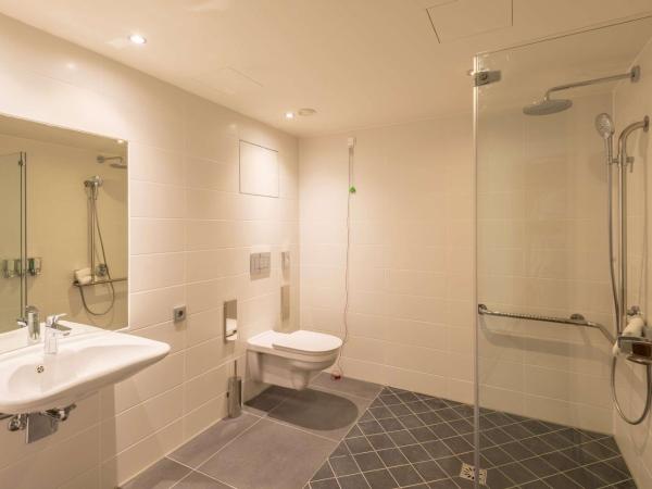 Hilton Garden Inn Munich City West : photo 2 de la chambre chambre lit queen-size - pour personnes à mobilité réduite
