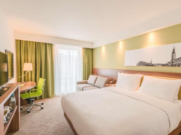 Hampton By Hilton Hamburg City Centre : photo 1 de la chambre chambre familiale avec lit queen-size