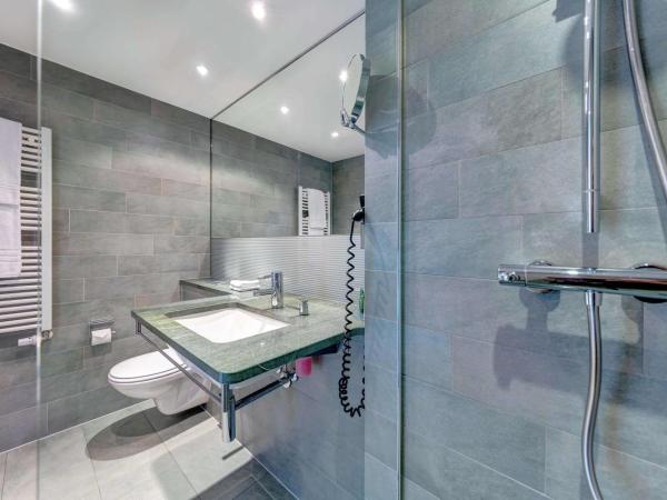 Hilton Garden Inn Stuttgart NeckarPark : photo 5 de la chambre chambre lit queen-size 
