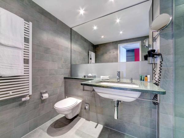 Hilton Garden Inn Stuttgart NeckarPark : photo 2 de la chambre chambre lit queen-size 
