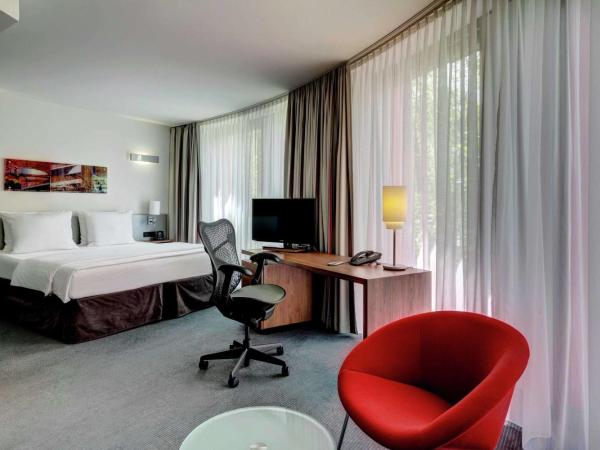 Hilton Garden Inn Stuttgart NeckarPark : photo 4 de la chambre chambre lit king-size deluxe