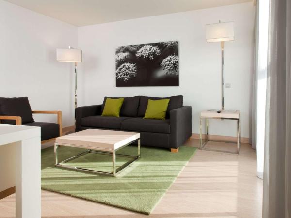 DoubleTree by Hilton Girona : photo 6 de la chambre suite 1 chambre lit king-size