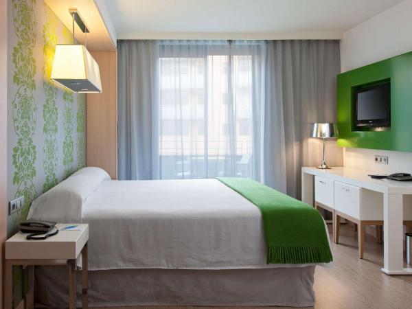 DoubleTree by Hilton Girona : photo 4 de la chambre chambre lit king-size avec balcon