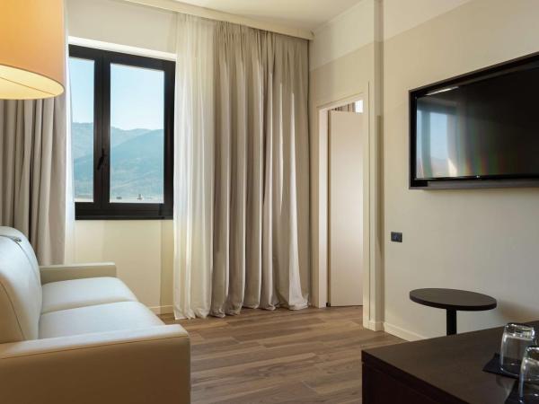 DoubleTree by Hilton Brescia : photo 1 de la chambre suite 1 chambre lit king-size