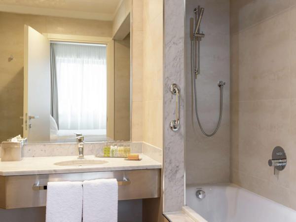 DoubleTree by Hilton Brescia : photo 6 de la chambre suite 1 chambre avec 2 lits doubles