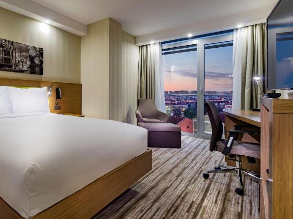 Hampton by Hilton Istanbul Atakoy : photo 1 de la chambre chambre lit queen-size