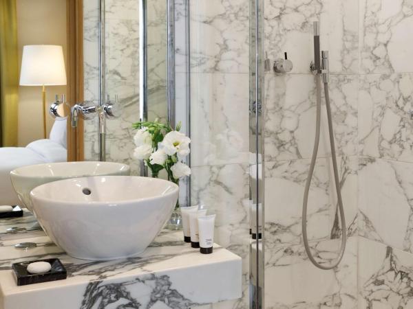 Le Belgrand Hotel Paris Champs Elysees, Tapestry By Hilton : photo 4 de la chambre chambre supérieure lit queen-size