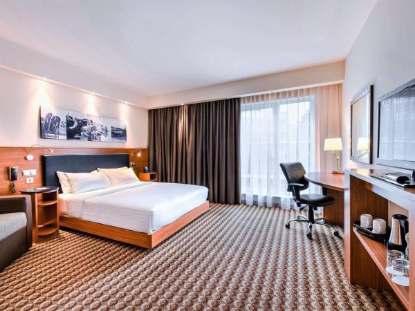 Hampton by Hilton Warsaw Airport : photo 1 de la chambre chambre lit queen-size - pour personnes à mobilité réduite