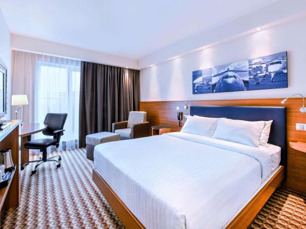Hampton by Hilton Warsaw Airport : photo 1 de la chambre chambre lit queen-size 