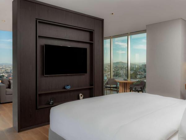 Hilton Guadalajara Midtown : photo 2 de la chambre suite 1 chambre lit king-size