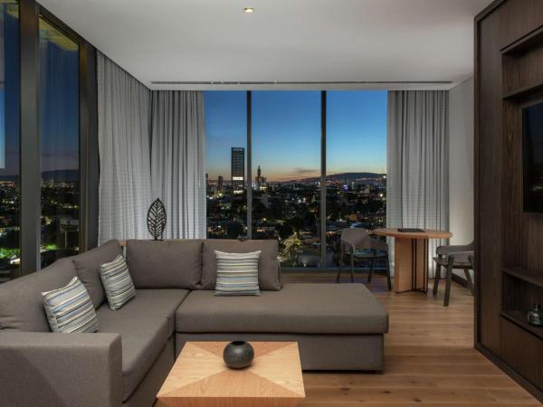 Hilton Guadalajara Midtown : photo 3 de la chambre suite 1 chambre lit king-size