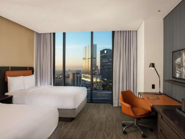 Hilton Guadalajara Midtown : photo 2 de la chambre chambre avec 2 grands lits queen-size