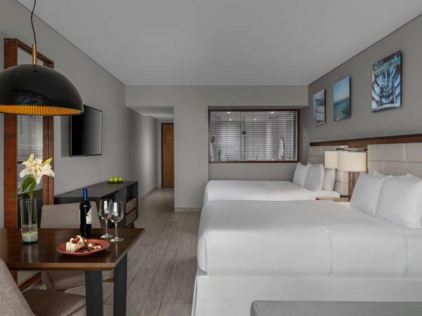 Hilton Vallarta Riviera All-Inclusive Resort,Puerto Vallarta : photo 2 de la chambre chambre avec 2 lits queen-size - vue partielle sur océan