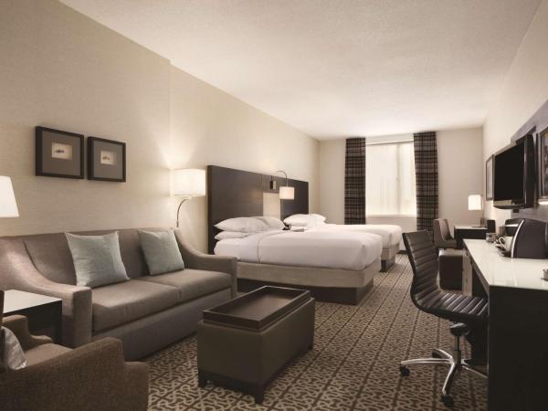 DoubleTree by Hilton Hotel Boston - Downtown : photo 6 de la chambre suite lit king-size