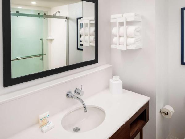 Hampton Inn Boston Seaport District : photo 3 de la chambre chambre lit king-size