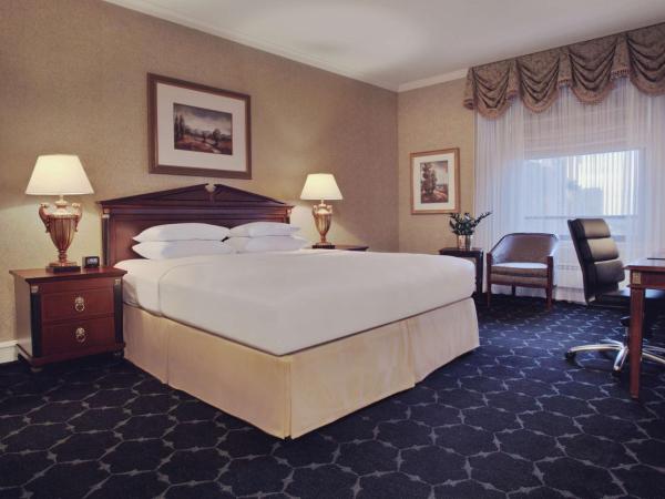 The Drake Hotel : photo 4 de la chambre chambre lit king-size - vue sur lac